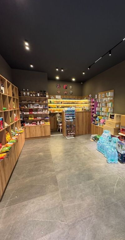 SHOP FOR SALE 30 M2 PARIS COMMUNE 150,000 EURO VV