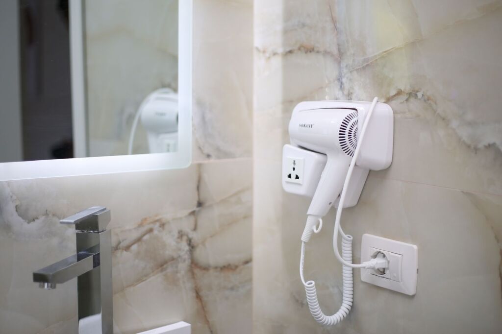 JEPET ME QIRA – 🏡Apartament Luksoz me Pamje të Plotë nga Deti Vlorë