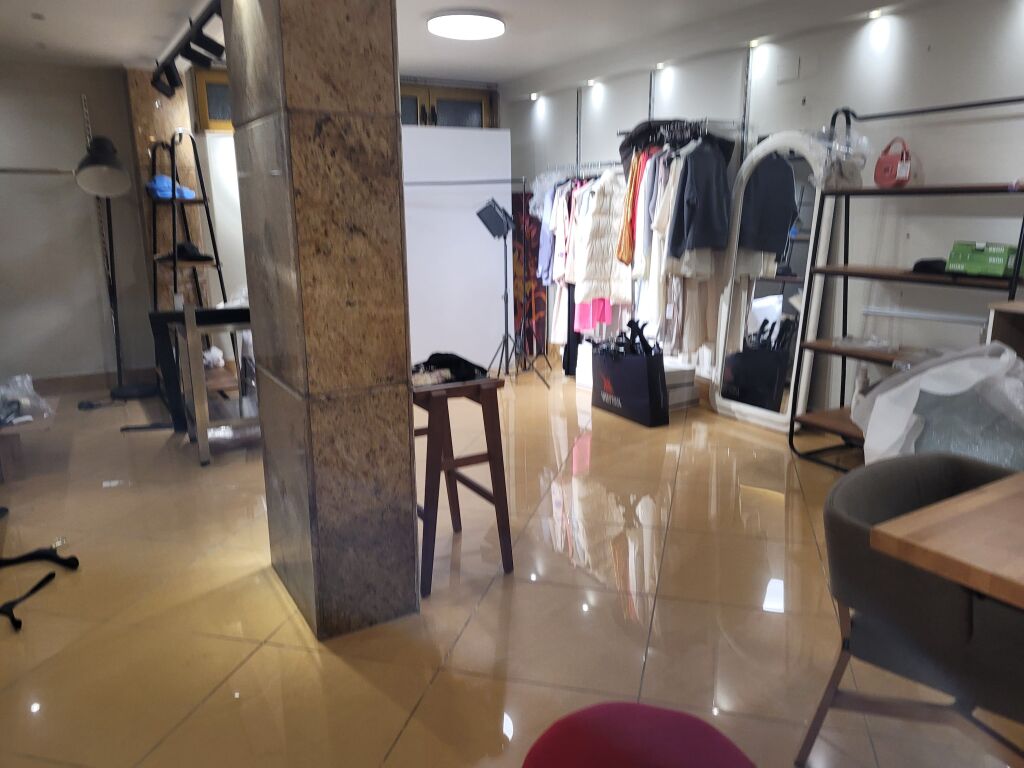 Shop for rent near Willson square  