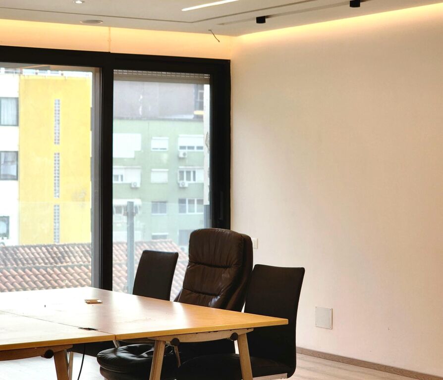 Ufficio Open Space di Lusso (110 mq) 📍 BLLOK – Zona Credins Completamente Ristrutturato &amp; Vista Splendida | 950€/Mese