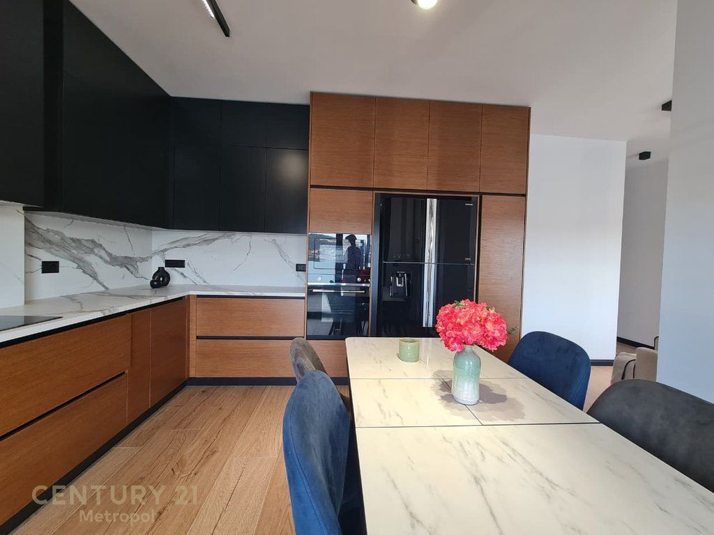 Appartamento 3+1+2 in affitto con veranda, vicino al Centro Commerciale TEG! 2.000 € /Mese