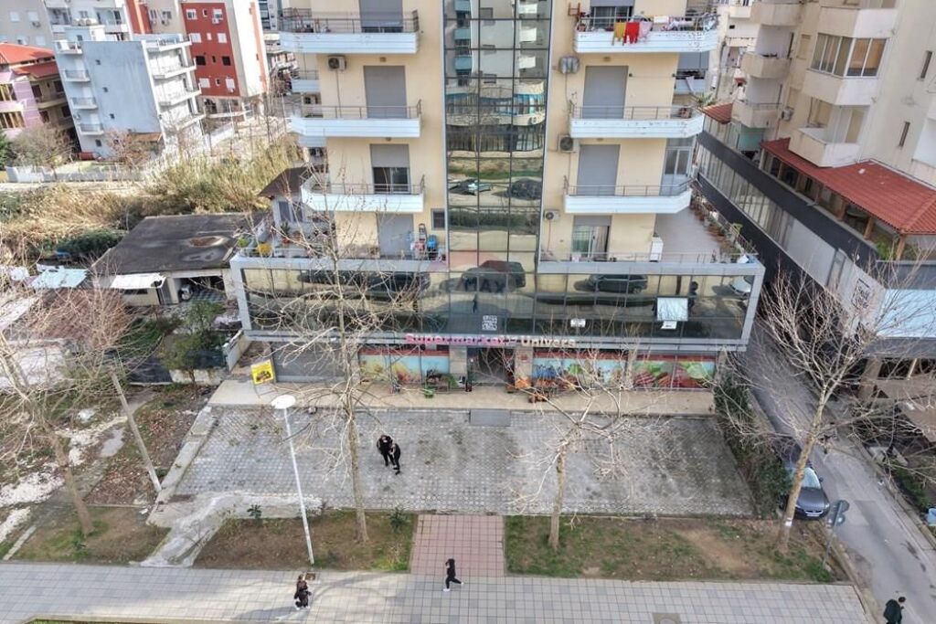 🏢 AMBIENT BIZNESI EKSKLUZIV NË SHITJE – TRANSHBALLKANIKE, VLORË