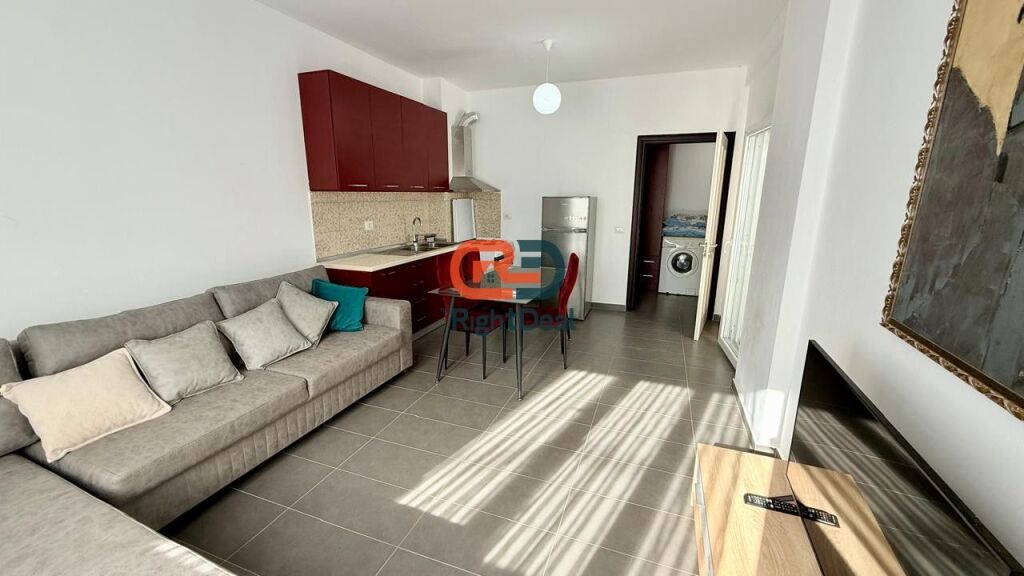 Ne Gjirin E Lalezit, Shume Prane Detit, Shitet Garsoniere Ideale Per Investim !!!