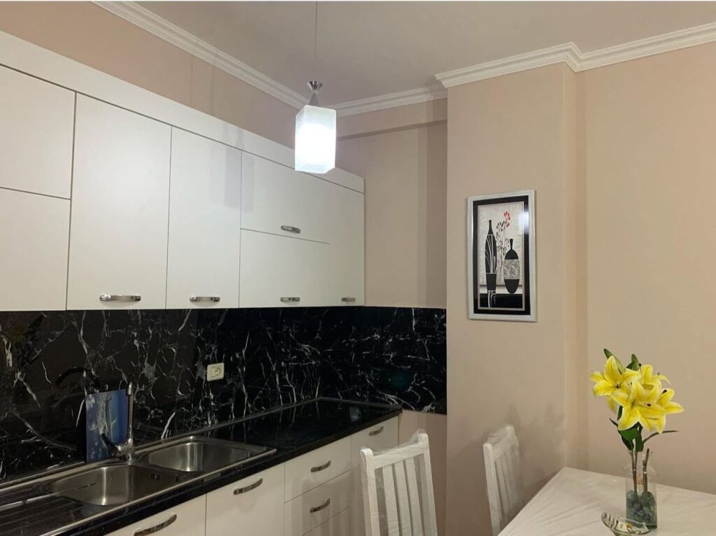 For rent 1+1 77 m2 near New Bazaar 600 💶