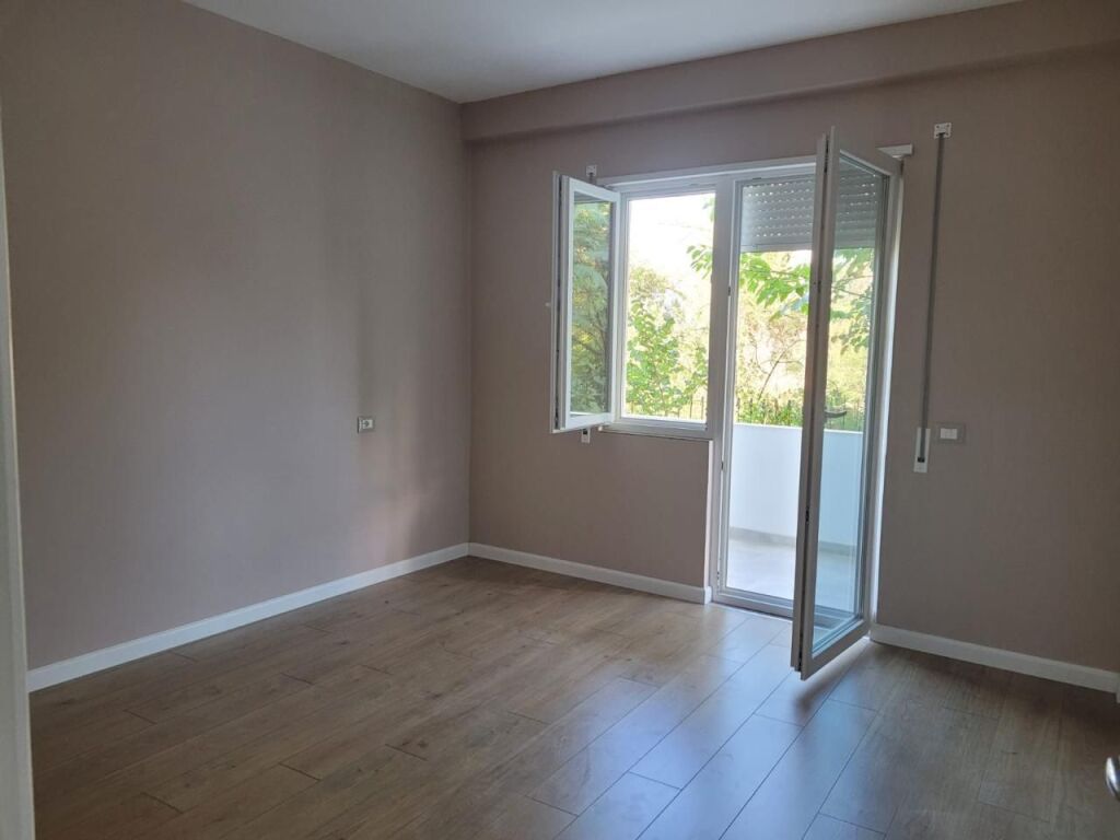 Apartament 1+1 per qira tek Kopeshti Botanik.