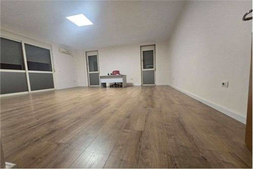 Ufficio in affitto, via Kavaja /Centro