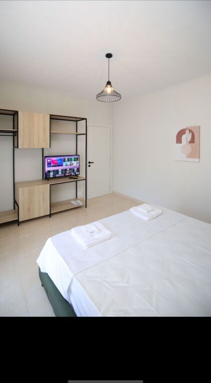 JEPET ME QIRA – 🏡Apartament Luksoz me Pamje të Plotë nga Deti Vlorë