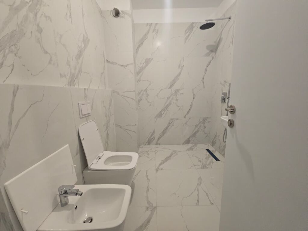 Apartament 2+1 ne shitje te rruga Barriakdave