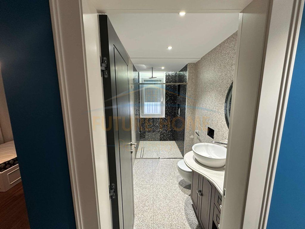 In affitto, appartamento 2+1+2+garage, giardino botanico.