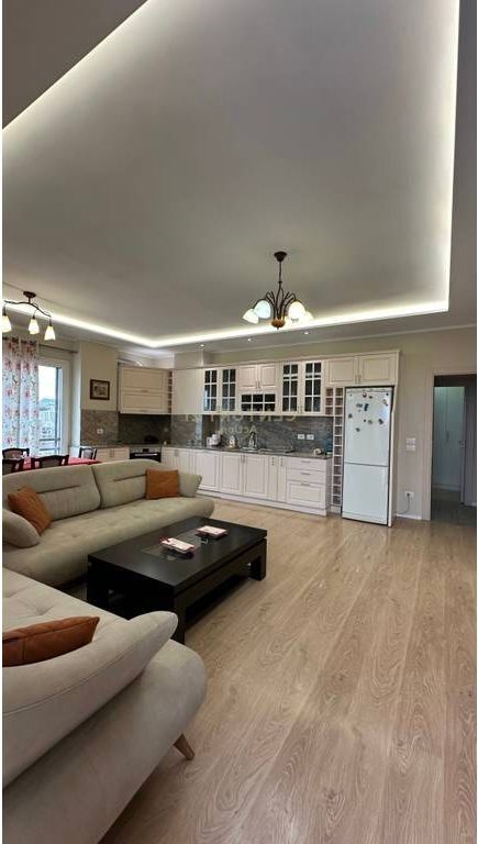 Affittasi 2+1+2 vicino a Pazari i Ri, Tefta Tashko.