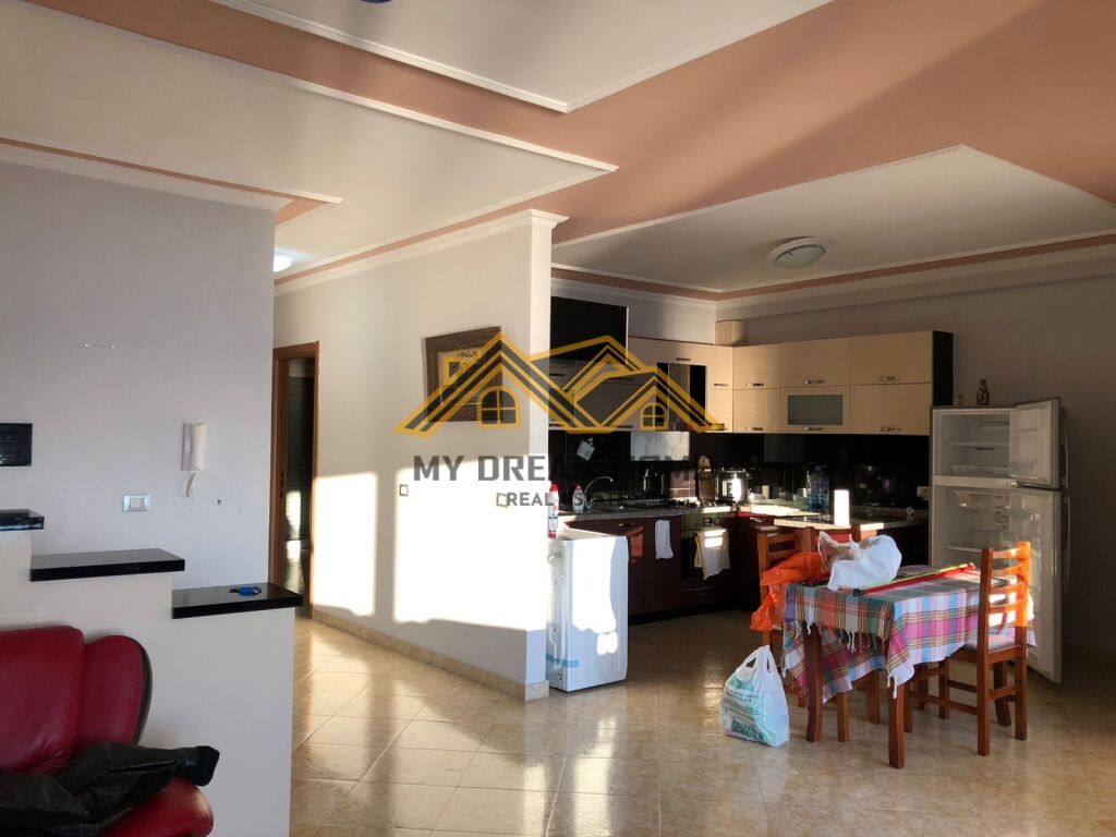 JEPET APARTAMENT ME QIRA NE CURRILA PAMJE BALLORE DETI !