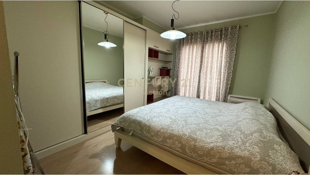 Apartment 2+1+2 for rent at Pazari i Ri