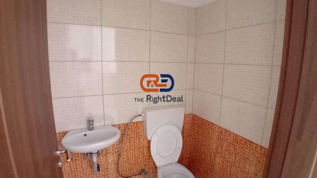 A Yzberisht, Spazio Commerciale in Affitto con Ampie Aree!!!