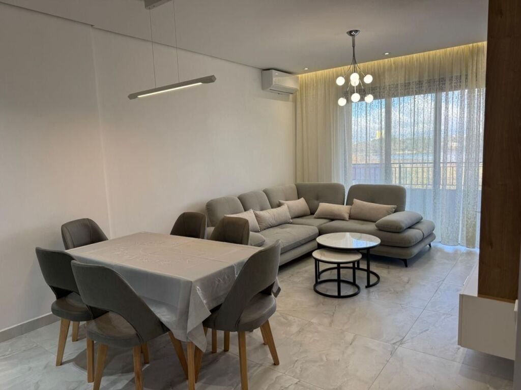 In affitto 1+1+2 posti auto Lago secco