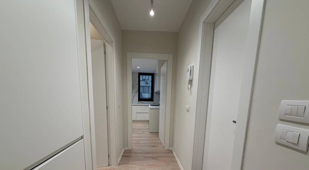 APARTAMENT ME QERA 1+1+POST PARKIMI RRUGA E BARIKADAVE 1000 EURO