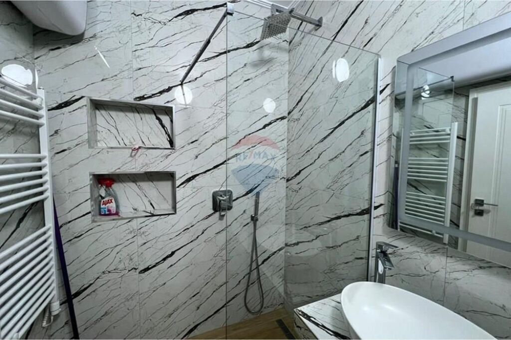 Apartament 3+1 per qira, prane Eleonores!