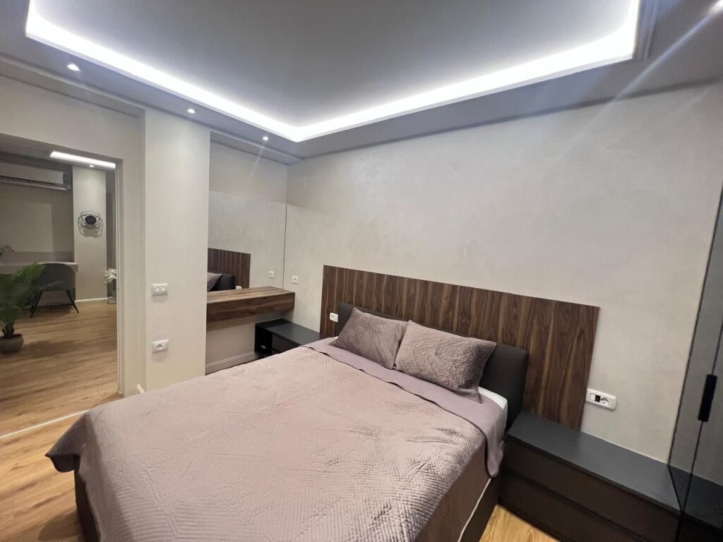 Jepet me qira super 1+1 tek Rruga e Kavajes afer Qendres