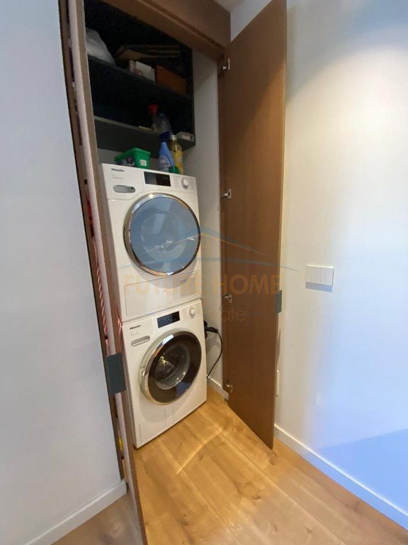 Shitje, Penhouse 1+1, ish Blloku