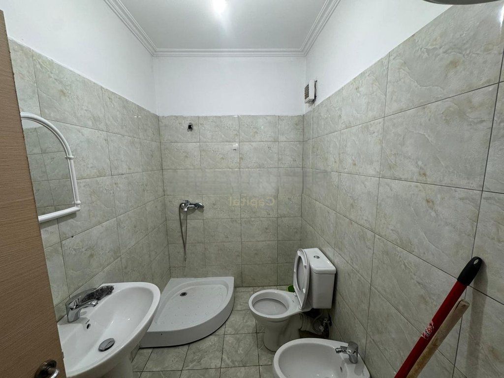 Jepet Apartament 2+1 me qira ne Astir