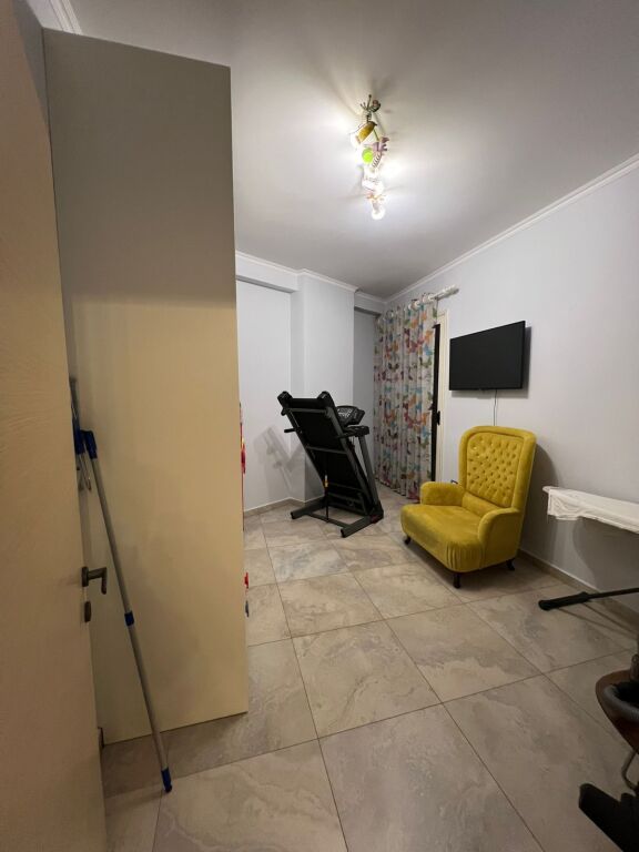 Shitet Apartament 2+1-Prane Rrethit,Astir