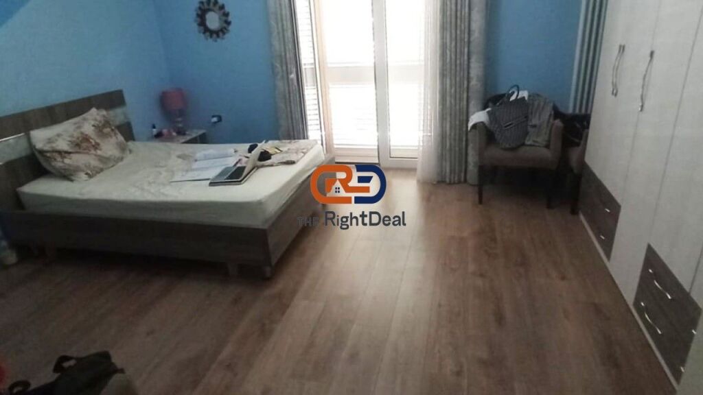 Tek Fakulteti Ekonomik, Jepet Me Qira Vile 4 Kateshe Me Shume Hapesire!