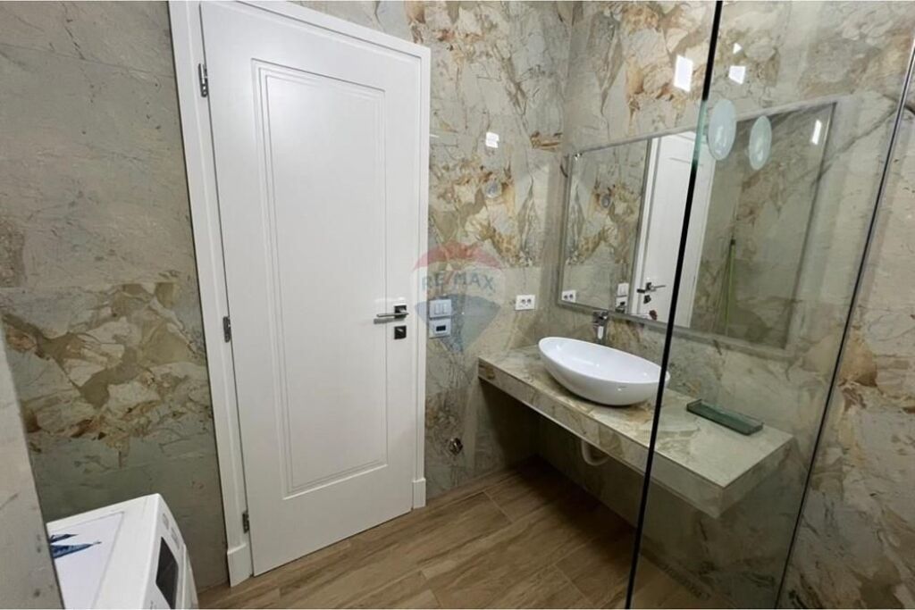 Apartament 3+1 per qira, prane Eleonores!