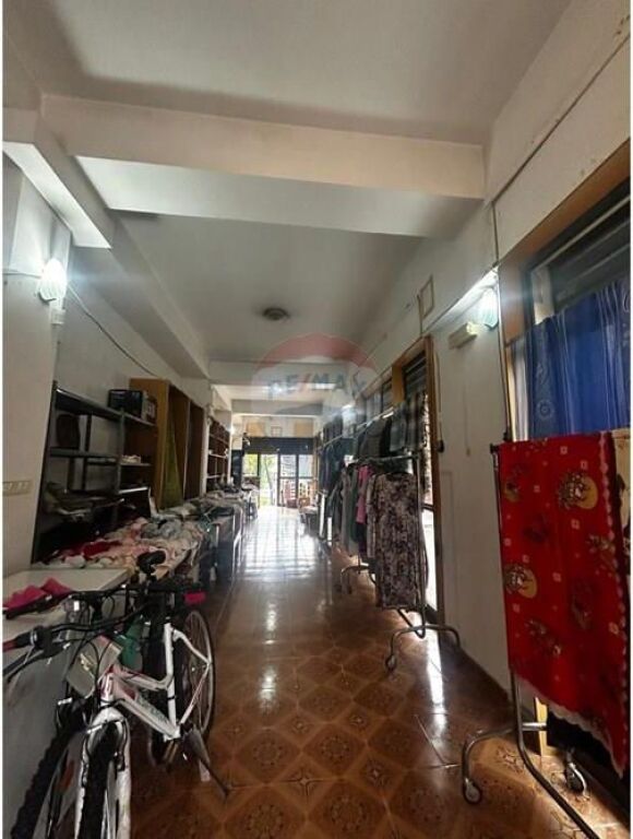 🏬 DYQAN ME QIRA – TRERRACAT, PRANË GJIMNAZIT “ALI DEMI”, VLORË