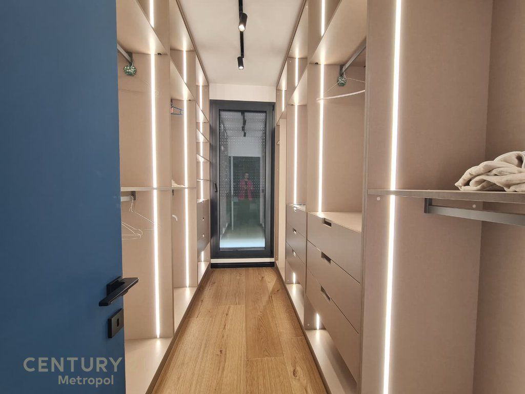 Appartamento 3+1+2 in affitto con veranda, vicino al Centro Commerciale TEG! 2.000 € /Mese