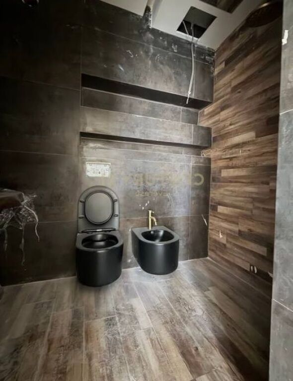 Shitet apartament 3+1+2