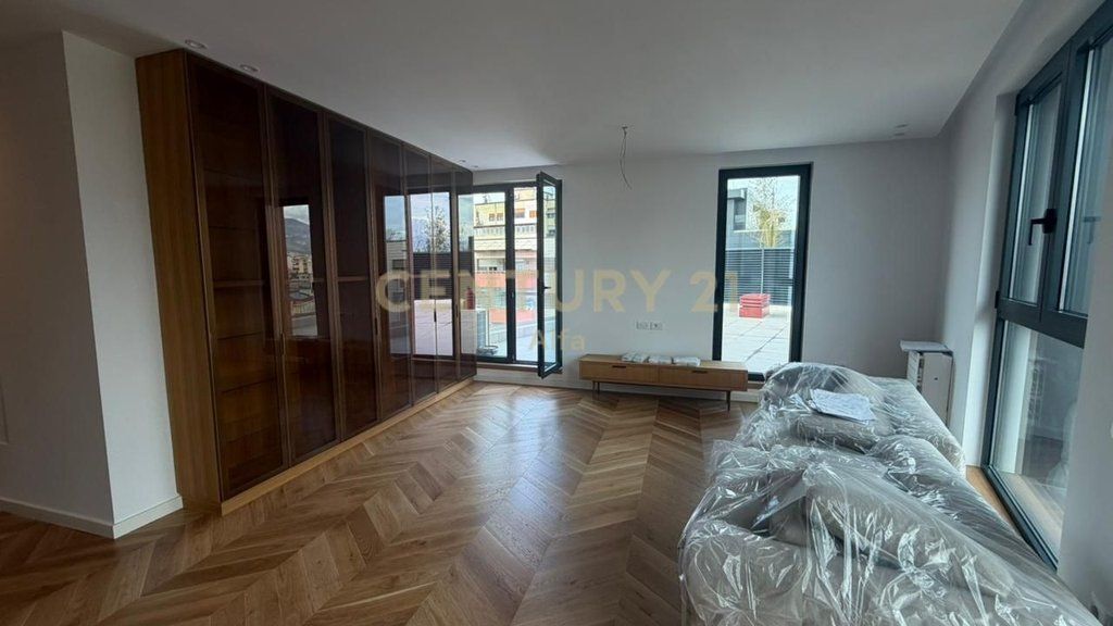 Penthouse Luksoz me Qira në Galeri Roma