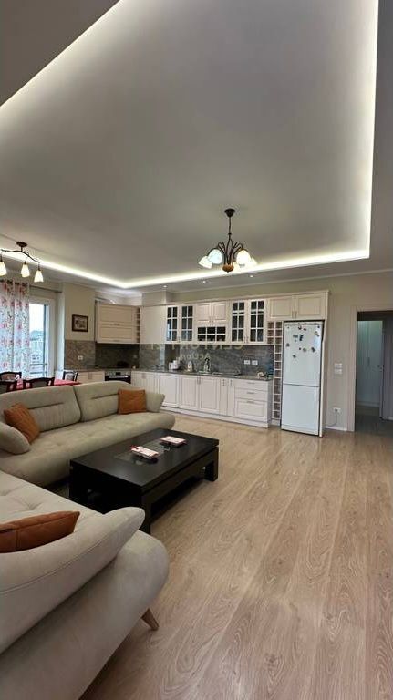 AFFITTASI 2+1+2 Pazari i Ri