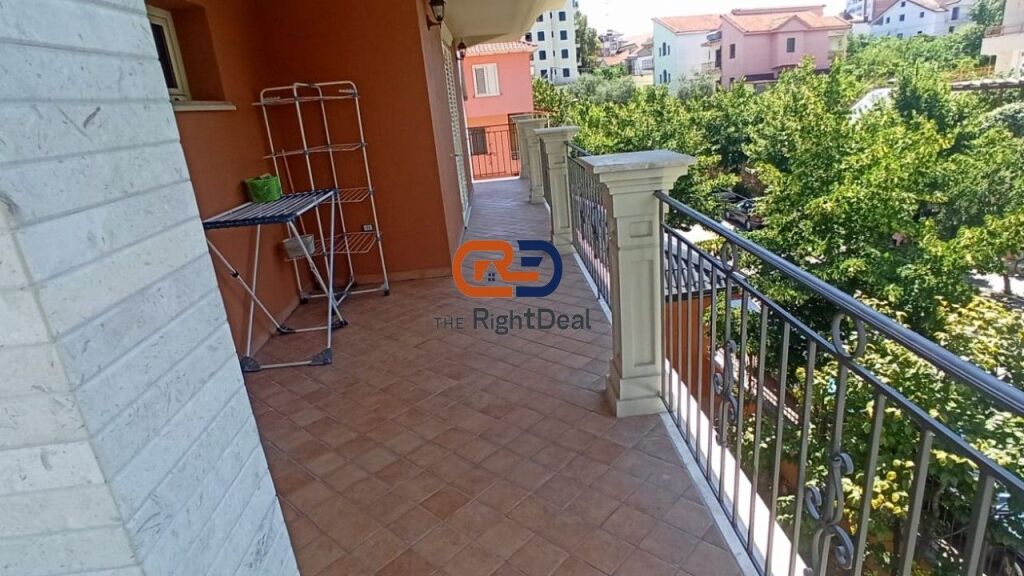 Tek Fakulteti Ekonomik, Jepet Me Qira Vile 4 Kateshe Me Shume Hapesire!