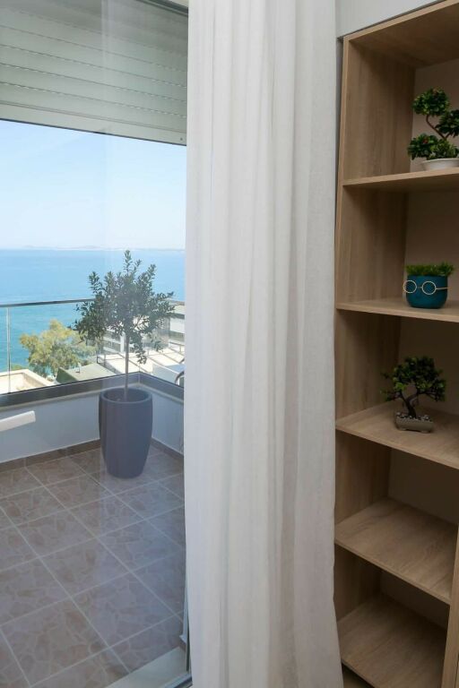 JEPET ME QIRA – 🏡Apartament Luksoz me Pamje të Plotë nga Deti Vlorë