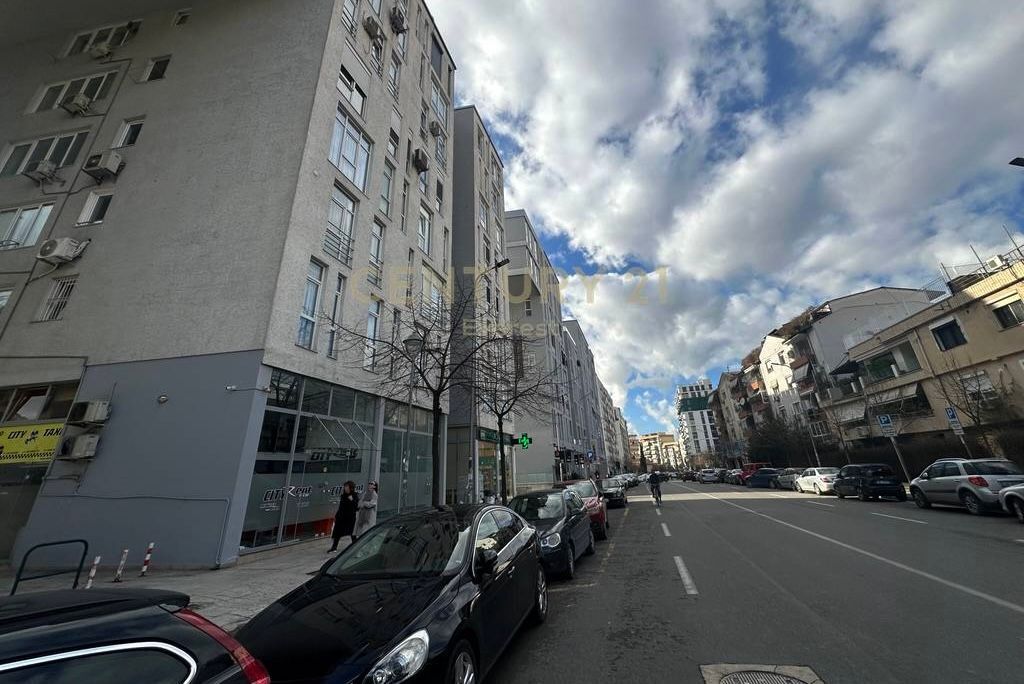 Ambient per zyra me qira, Komuna e Parisit