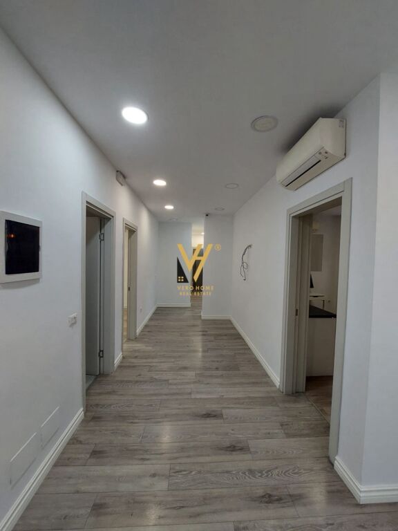 JEPET ZYRE 416 M2 ME QERA TE KOMUNA E PARISIT 5.000 EURO