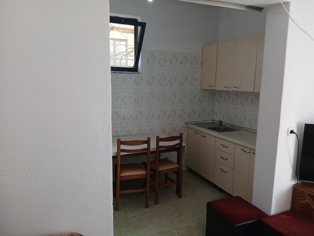 1+1 entrance available