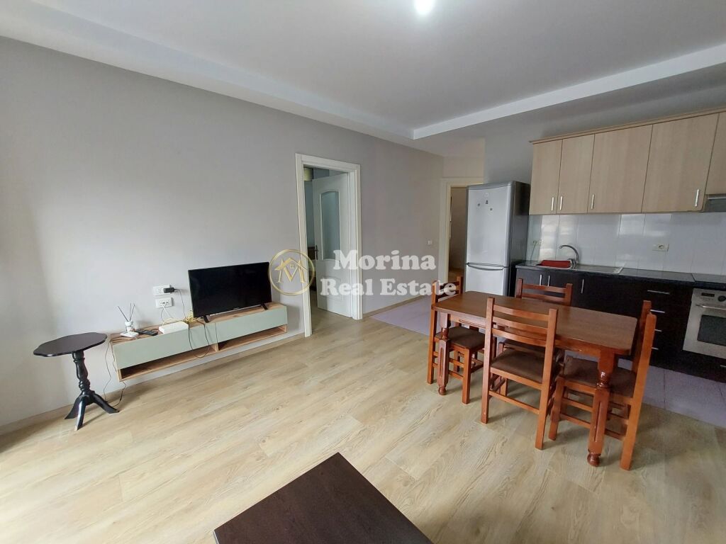 Qera | Shtëpi private 2 + 1 | Sauk | 350 €/muaj