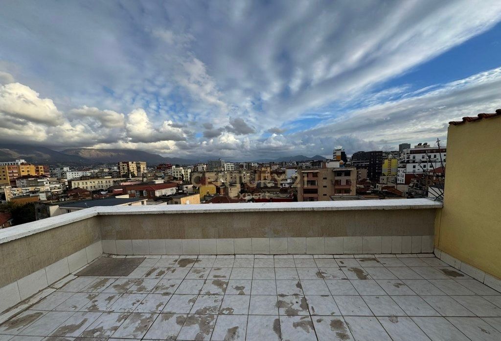 Apartament 1+1 me qira, Rruga Ferit Xhajko