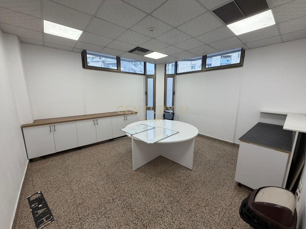 Uffici in affitto vicino a Piazza Wilson!!!