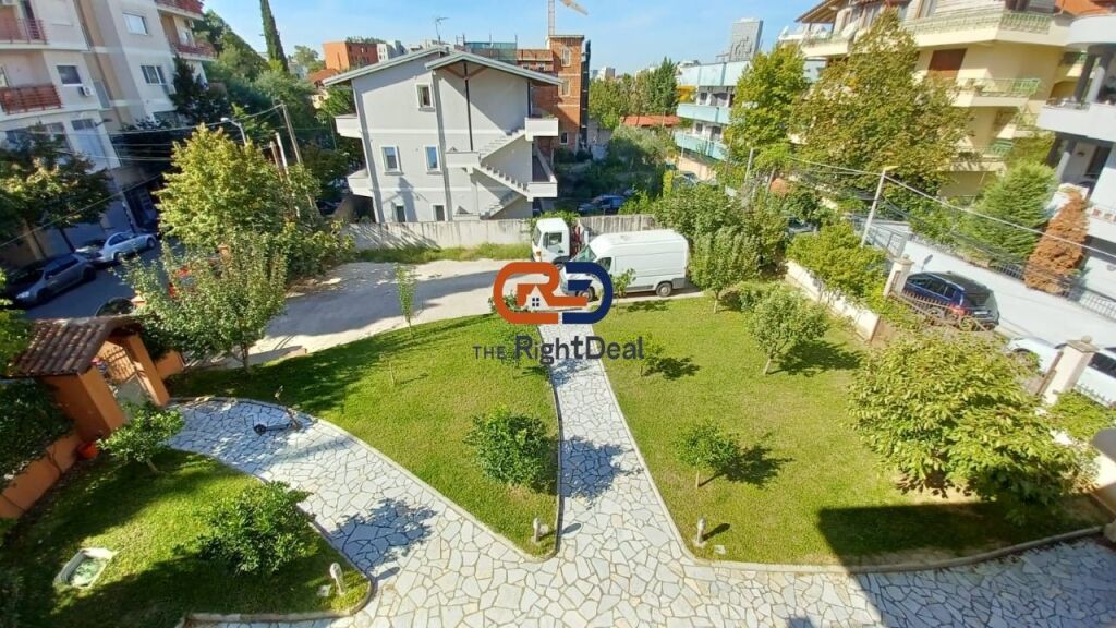 Tek Fakulteti Ekonomik, Jepet Me Qira Vile 4 Kateshe Me Shume Hapesire!