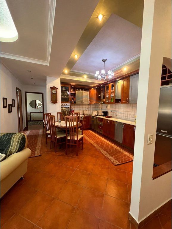 Qera, Apartament 2+1+2, 21 Dhjetori