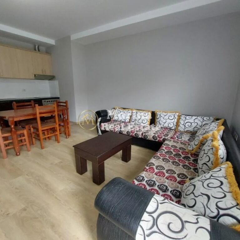 Qera | Shtëpi private 2 + 1 | Sauk | 350 €/muaj