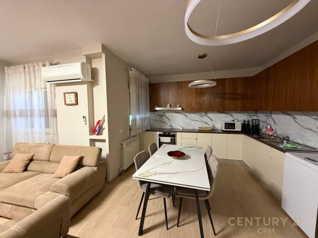 JAPIM PER QIRA APARTAMENT 3+1+2 NE KOMUNEN E PARISIT!
