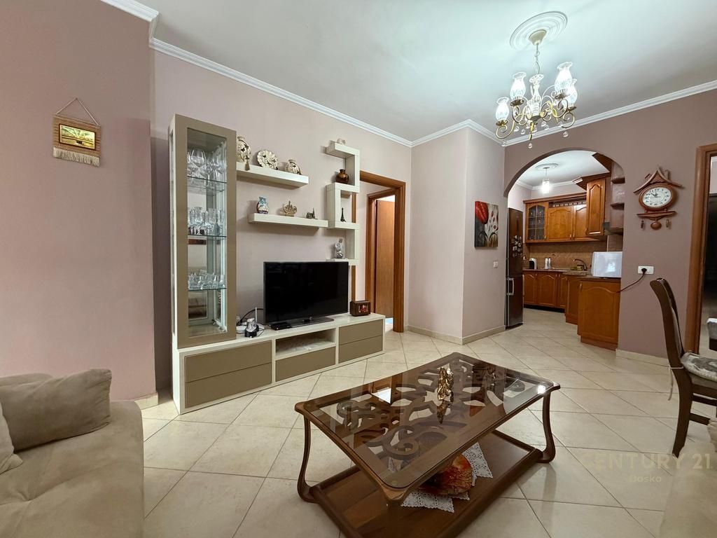 Jepet me qira apartament 2+1+2 – Yzberisht (pas Big Market)
