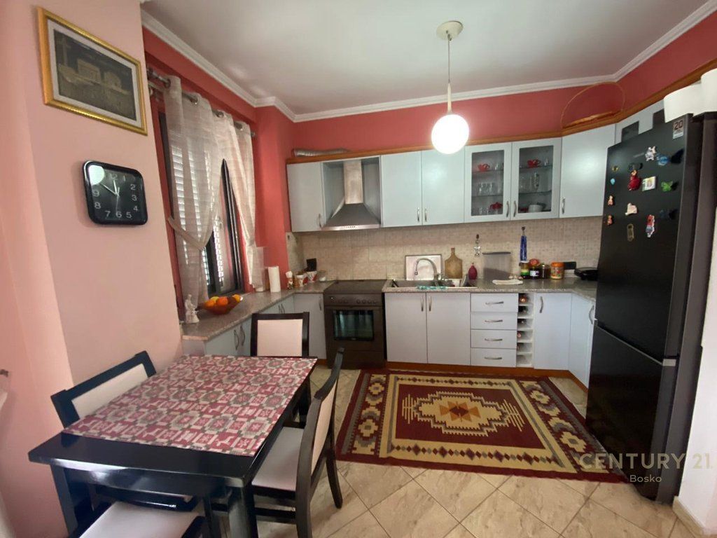 Apartament 3+1+2 për shitje te Kompleksi Grand