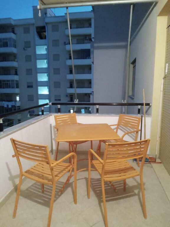 Jepet me qira apartament 1+1 – i mobiluar (Pas Piacez, Vlorë)