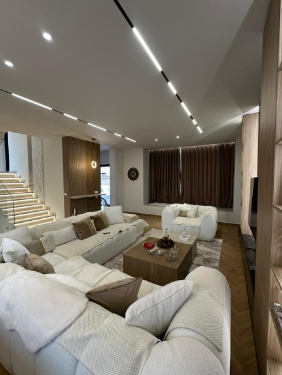 🏡 Jepet me Qira Vilë Rezidenciale – Vile Roses, Farkë