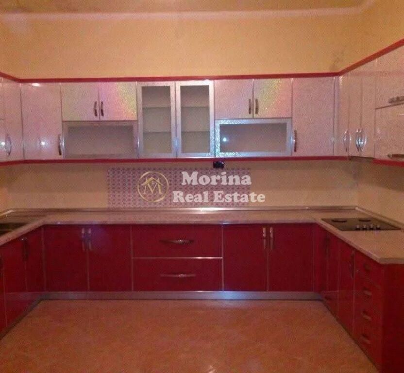 Shitje | Vilë 3 kateshe | Kombinat | 130000 €