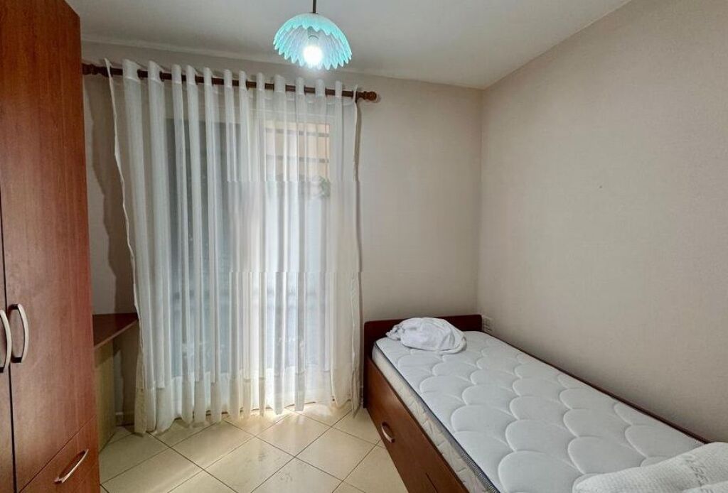 Affittasi appartamento 2+1 in Via Durazzo, vicino all'Hotel Colosseo