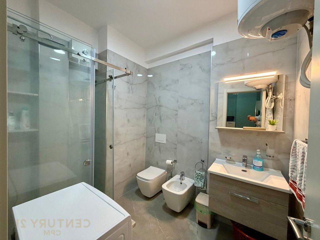 APARTAMENT 2+1 PER SHITJE NE VLORE, VIJA E PARE ME DETIN!